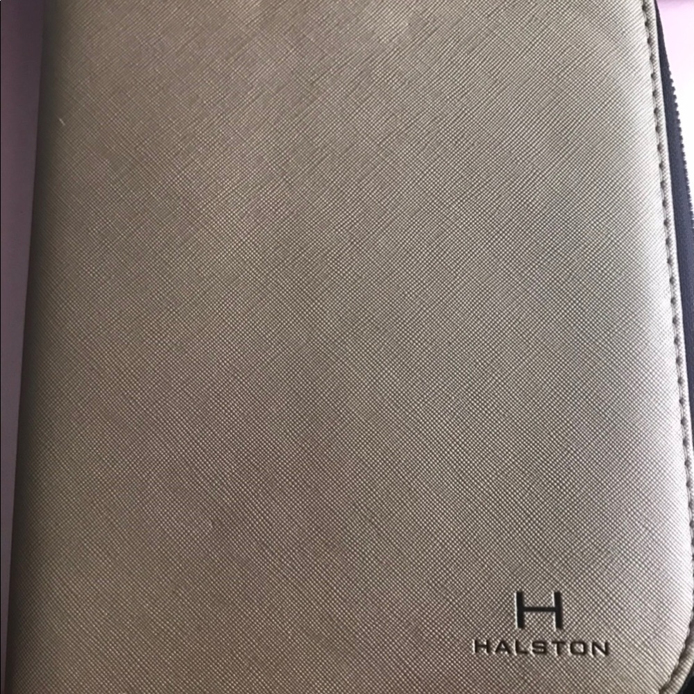 🏝Halston Jewelry Zippered Travel Pouch New Gold